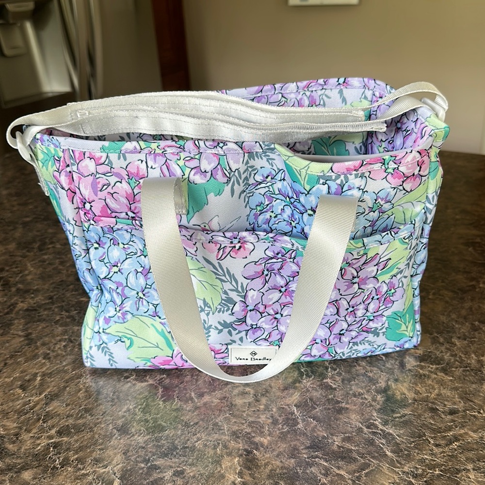 Vera Bradley retired Hydrangea print lunch bag